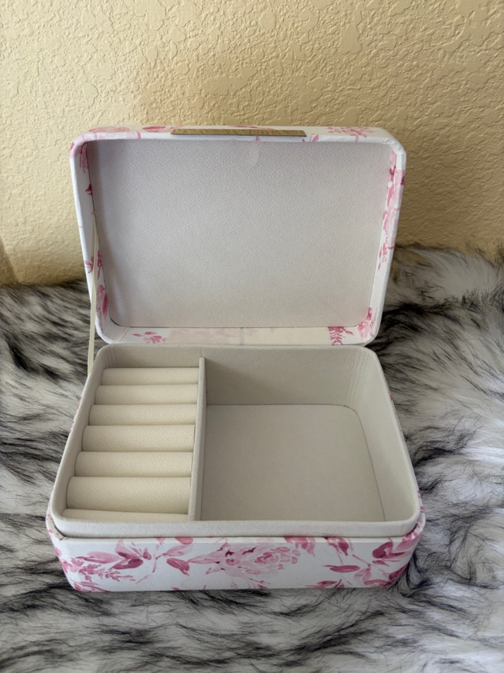 Floral Pink and White Decorative Jewelry Box - Picture 3 of 8